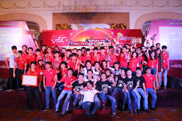 Rực rỡ lễ trao giải thể thao điện tử VEC 2014