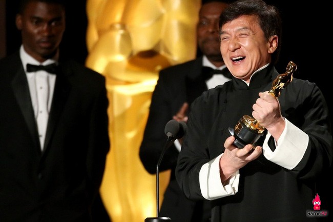 Diễn viên Thành Long nhận giải Oscar Thành tựu trọn đời sau 56 năm làm phim