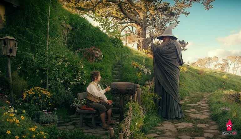 (L-r) MARTIN FREEMAN as Bilbo Baggins and IAN McKELLEN as Gandalf in the fantasy adventure “THE HOBBIT: AN UNEXPECTED JOURNEY,” a production of New Line Cinema and Metro-Goldwyn-Mayer Pictures (MGM), released by Warner Bros. Pictures and MGM.