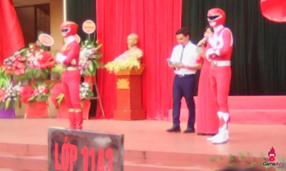 Siêu nhân Gao... dự lễ khai giảng trường THPT Số 3 ở Lào Cai