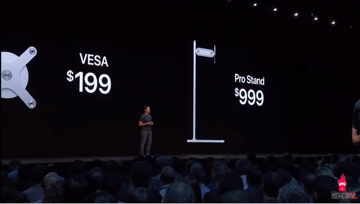 Đám đông khán giả im bặt khi Apple công bố chân đế màn hình giá 999$