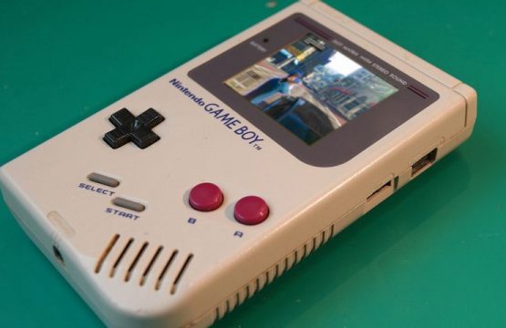 GTA 5 khi chơi trên chiếc máy Game Boy 30 năm tuổi sẽ như thế nào?