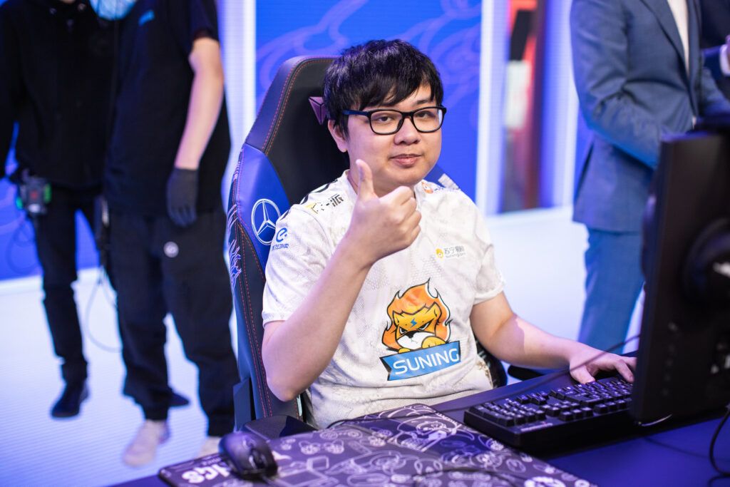 Overcoming Faker, SofM reached the top of the “oldest generals” playing League of Legends the longest in the world