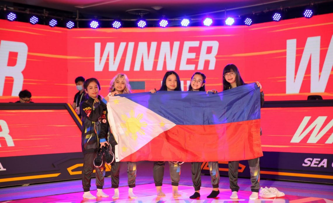 SEA Games 31: Đội tuyển Tốc Chiến nữ Philippines 'cover' See tình ngay trên sân khấu Chung kết cực đáng yêu