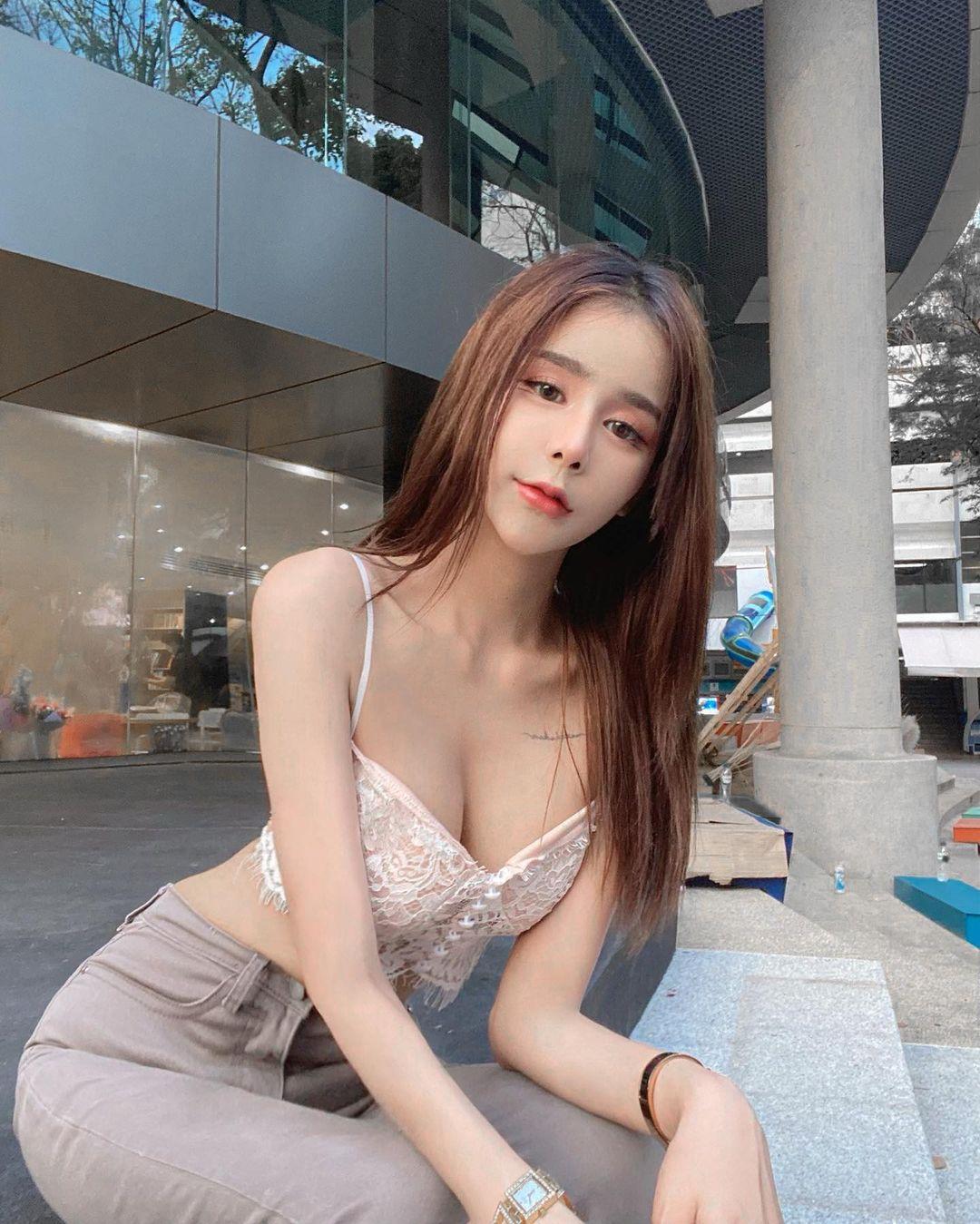 Fan ‘dở khóc dở cười’ khi tìm ra hot girl Thái Lan có gương mặt giống hệt Zeros