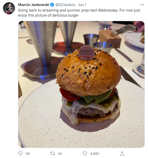 Jankos đăng ảnh đang ăn hamburger