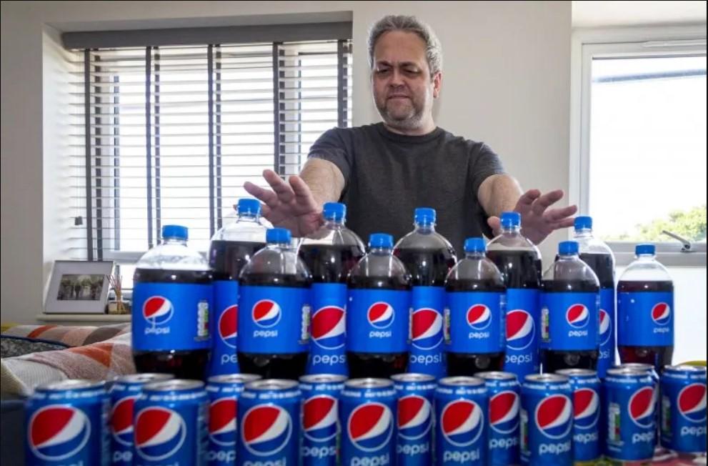 Người đàn ông chi hơn 200 triệu VND một năm cho việc ‘nghiện’ Pepsi