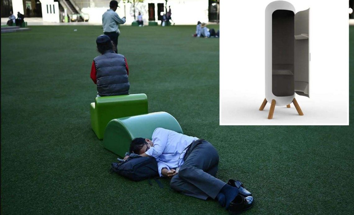 Công ty Nhật Bản vừa ra mắt thiết kế ‘hộp ngủ trưa thẳng đứng’ cho nhân viên tại nơi làm việc
