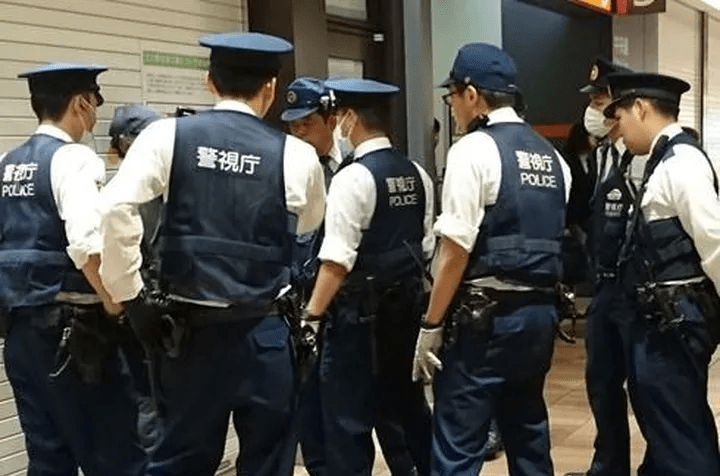 Một giáo viên Nhật Bản bị bắt giữ sau khi tham gia tiệc thác loạn với một nữ sinh trung học
