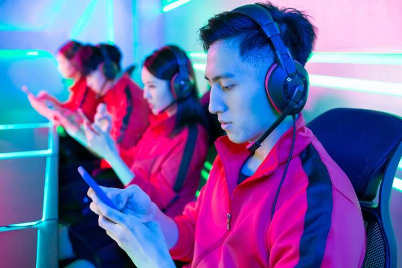 Tencent lần đầu công bố sụt giảm doanh thu
