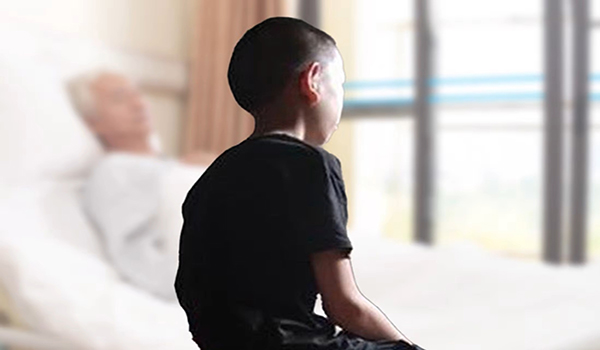Trung Quốc: Cậu bé 12 tuổi 'đốt' hết tiền chữa bệnh ung thư não của bố vào game online