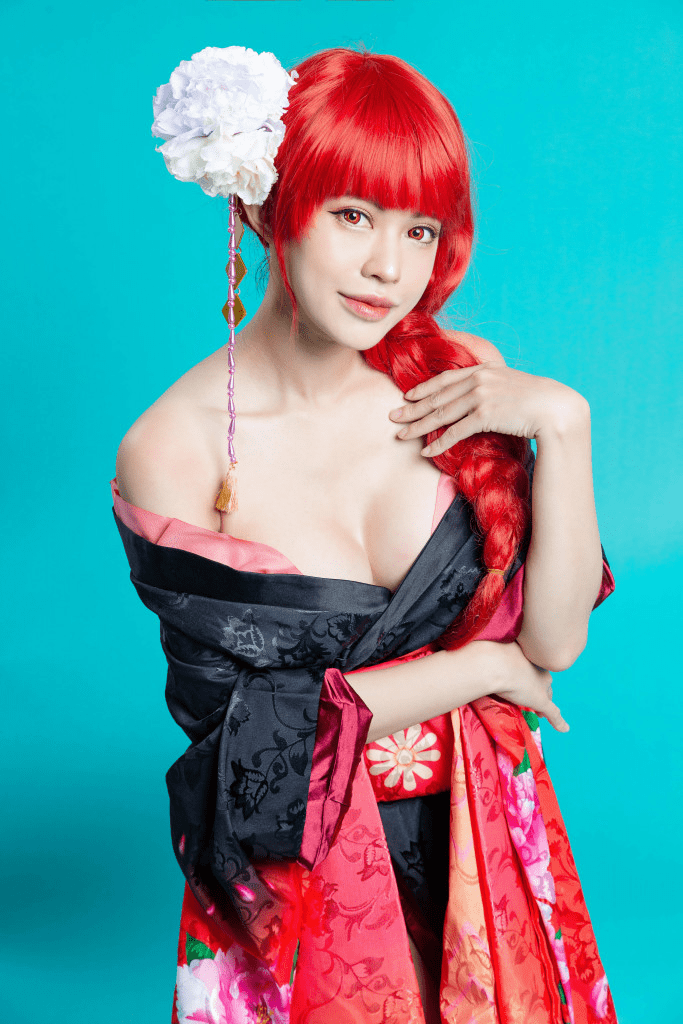 Thượng Cổ Chi Vương tung loạt ảnh gái xinh cosplay anime nổi tiếng trong giới, vòng 1 nức nở, “mlem” hết chỗ chê