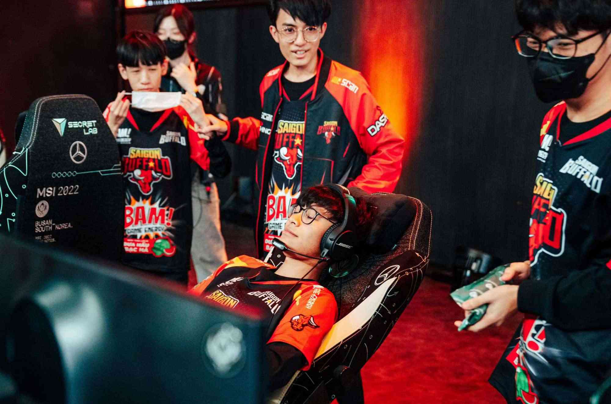 Saigon Buffalo announced that BeanJ and Shogun had “passed” the Visa, only “Mr Frog Mr. Ren” was missing.