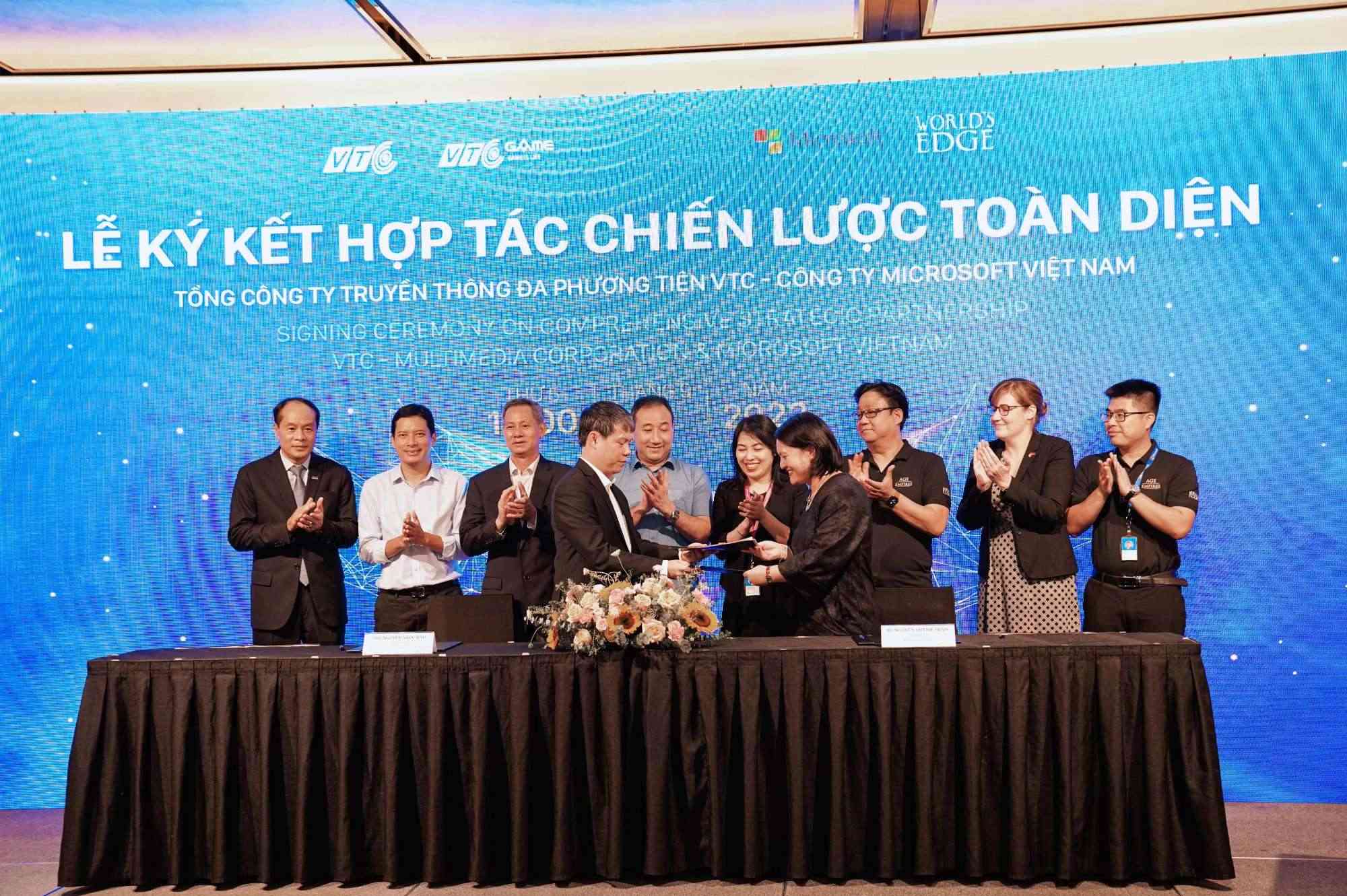 Đại diện VTC và Microsoft Việt Nam đã tiến hành ký kết hợp tác chiến lược dưới sự chứng kiến của các lãnh đạo Bộ ban ngành và lãnh đạo cấp cao hai bên.
