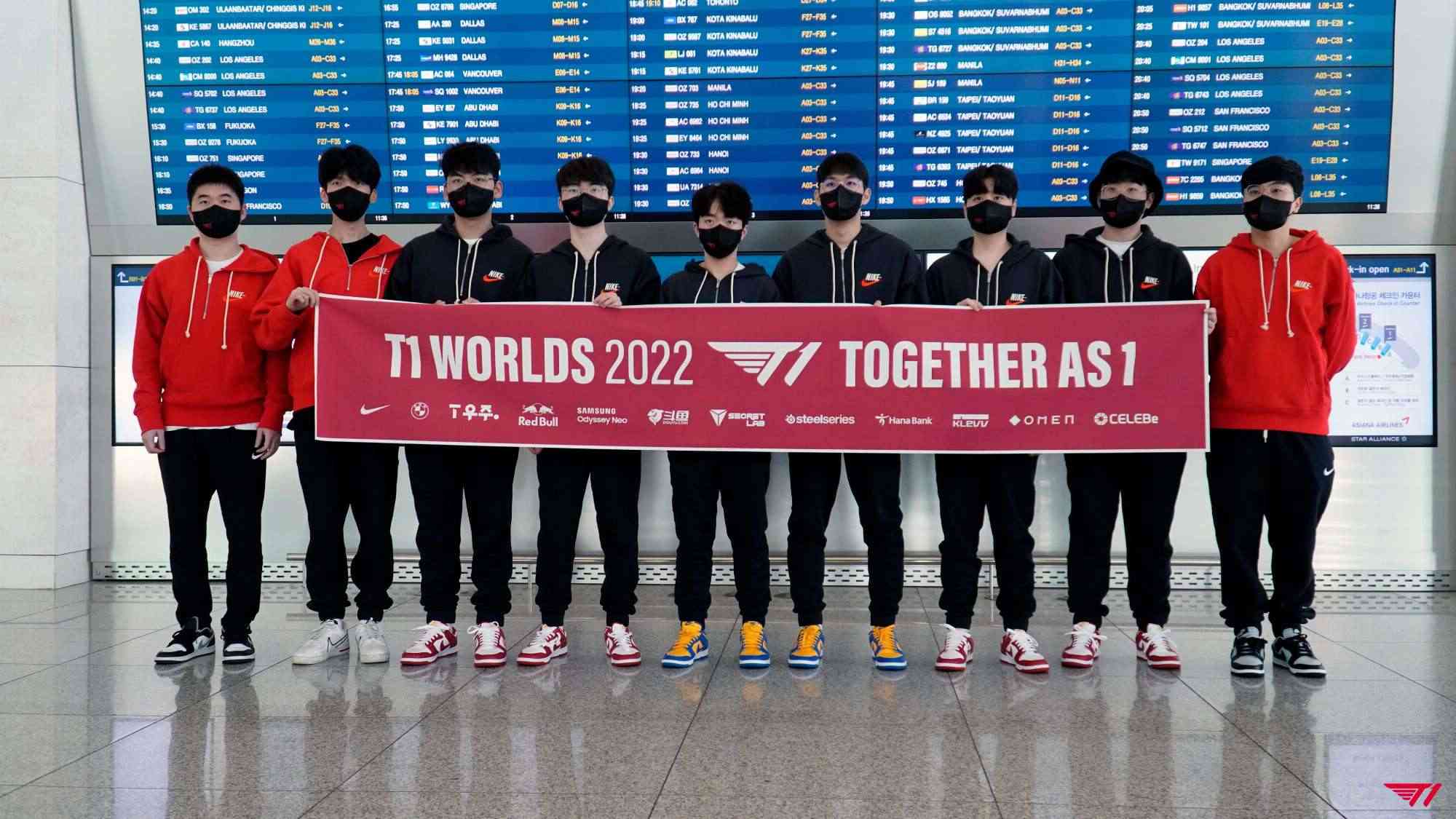 Hình ảnh T1 tại sân bay được chia sẻ trên Twitter của đội tuyển này.