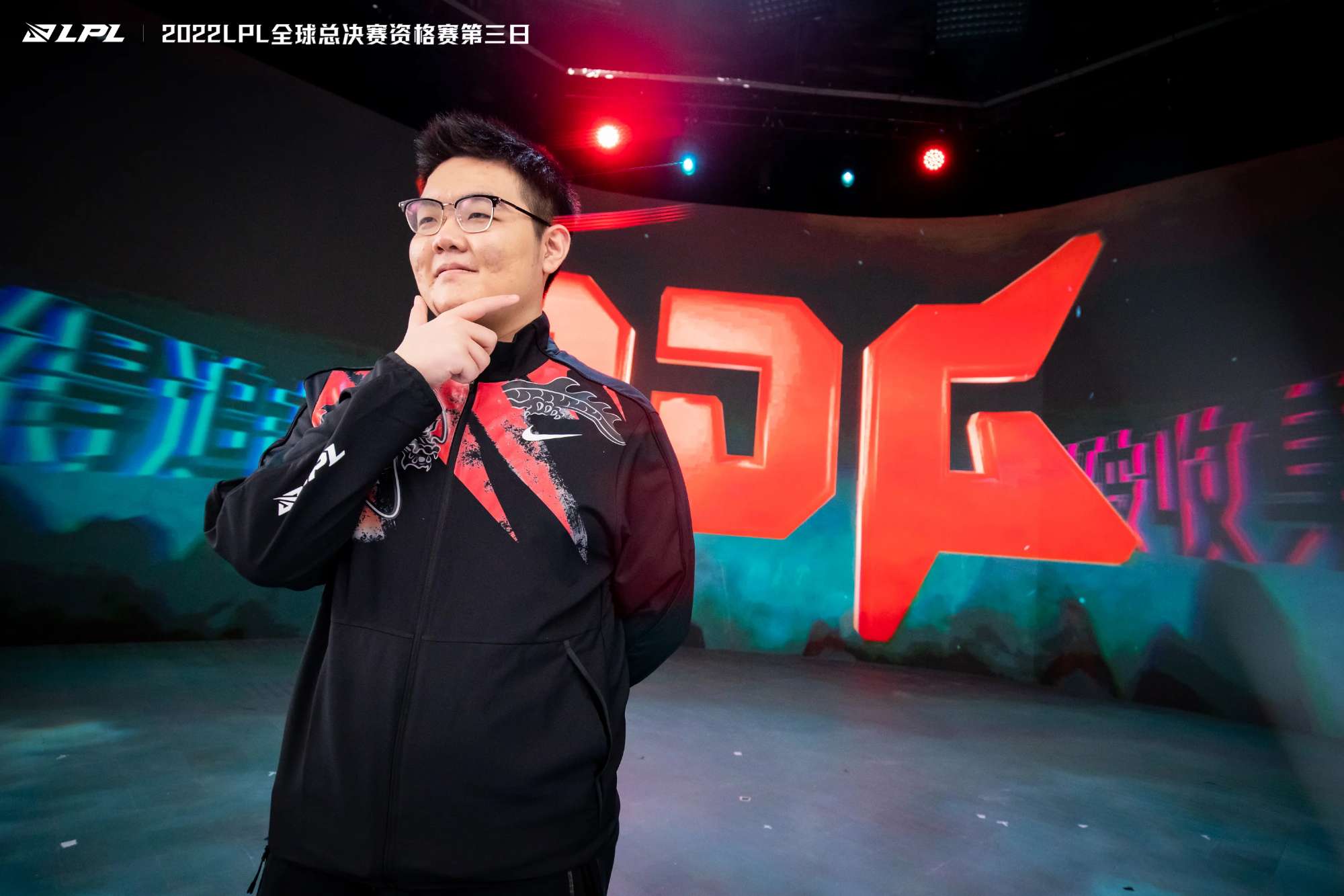 Cộng đồng LMHT Trung Quốc cho rằng JDG không phải đội tuyển duy nhất bị Tencent cấm tham dự giải đấu của Doinb.
