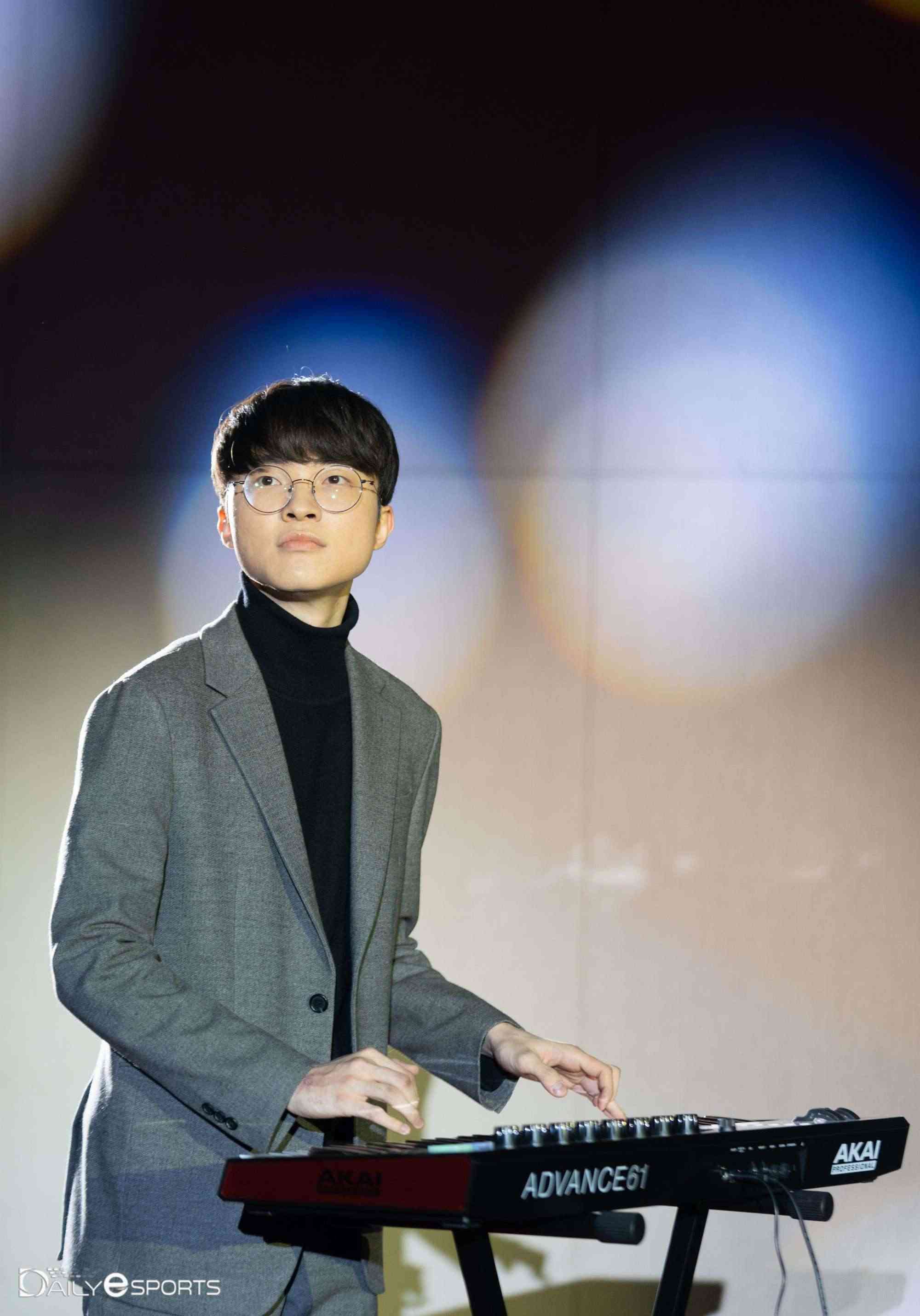 Faker chơi piano và xuất hiện như Idol Kpop tại T1 Con 2022
