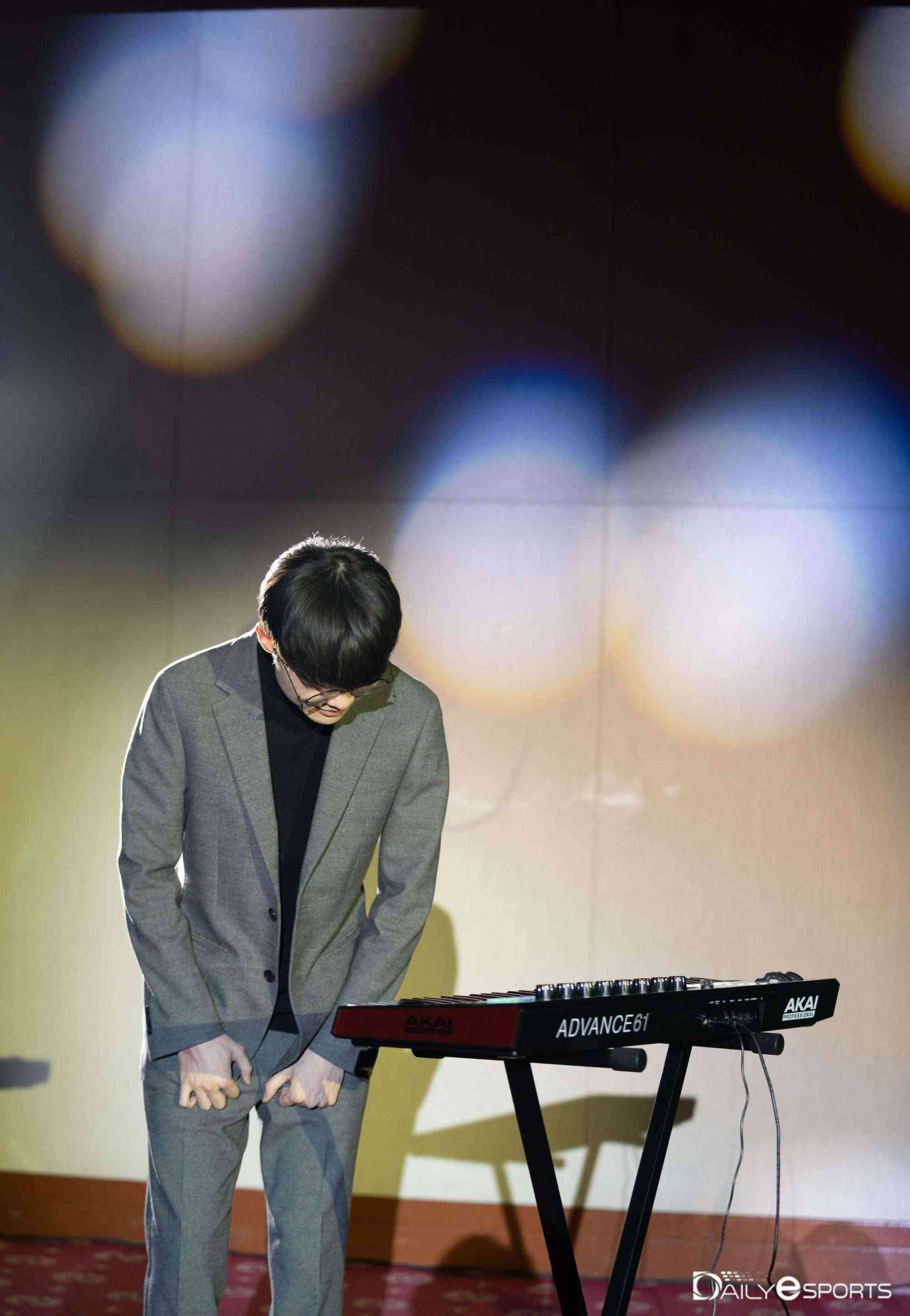Faker chơi piano và xuất hiện như Idol Kpop tại T1 Con 2022