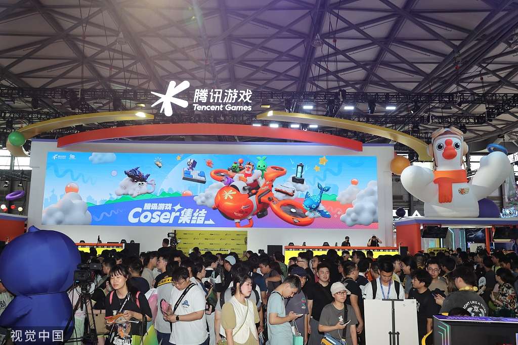 Khách tham quan tập trung tại gian hàng của Tencent Games tại ChinaJoy ở Thượng Hải, ngày 31/7/2023.